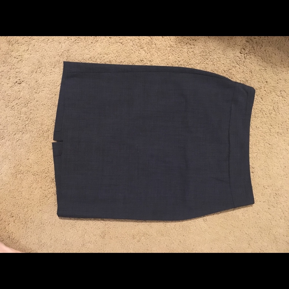 Banana Republic 2 piece skirt suit - Picture 2 of 3